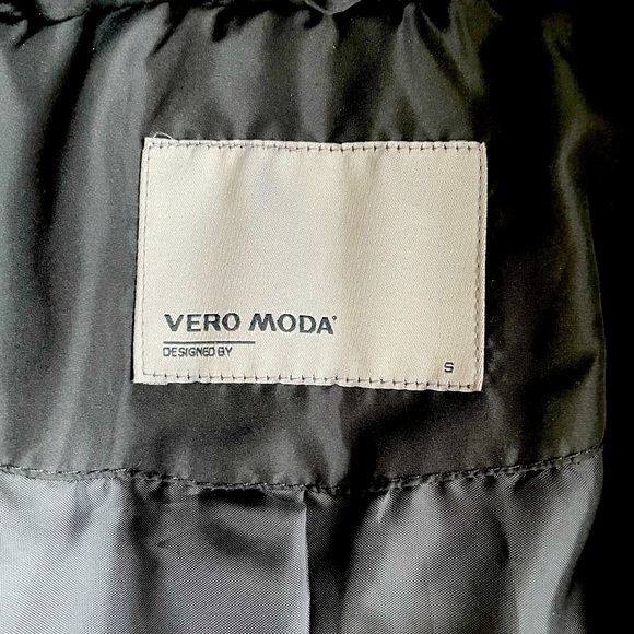 Vero Moda Black Puffer Jacket - Size Small - Picture 3 of 3